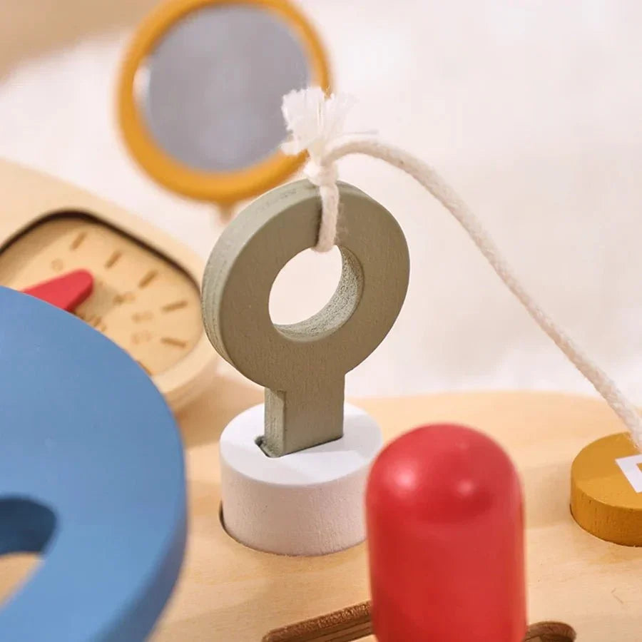 Tableau d’Activité Montessori "Car Busy Board" – Jeu éducatif en bois pour enfants - Maison L&D